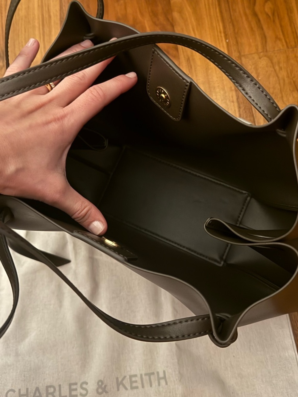 Charles & Keith Dark Green Leather Tote Bag - Picture 3 of 3